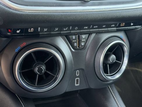 Used 2025 Chevrolet Blazer LT FWD image 19