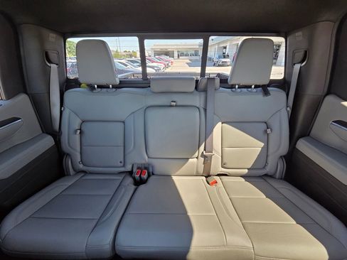 Used 2026 GMC Sierra 1500 SLT w/ SLT Premium Plus Package AWD/4WD image 29