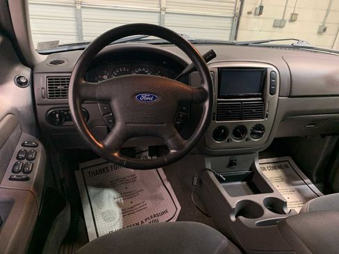 Used 2003 Ford Explorer XLT image 4