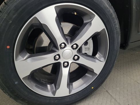 Used 2022 Jeep Grand Cherokee Limited 4xe w/ Luxury Tech Group II image 31