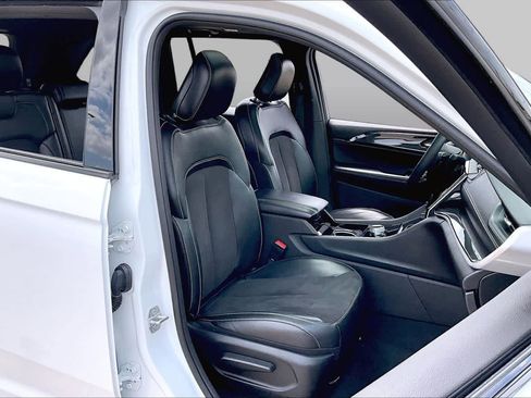 Used 2023 Jeep Grand Cherokee Altitude AWD/4WD image 9