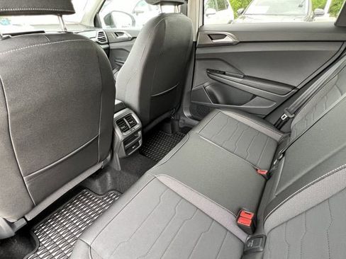 New 2025 Volkswagen Taos SE image 34