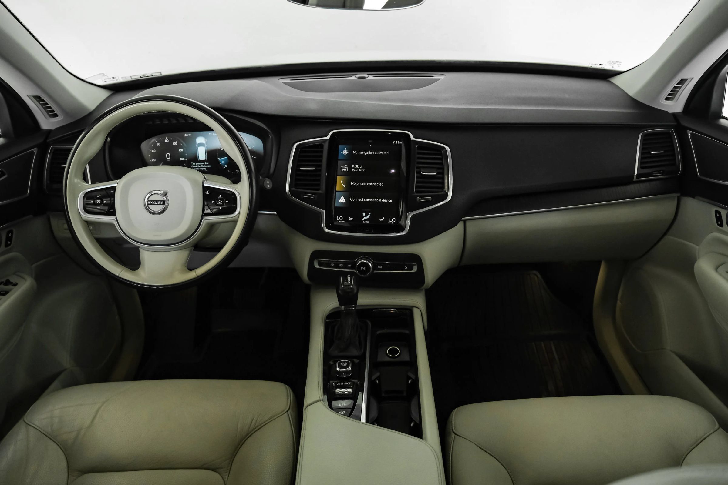 Used 2020 Volvo XC90 T5 Momentum w/ Protection Package Premier FWD image 14