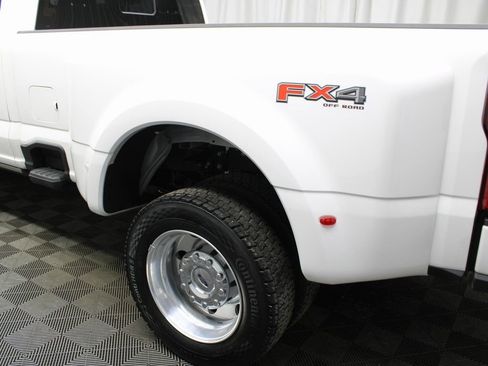 Used 2025 Ford F450 Platinum w/ FX4 Off-Road Package image 52