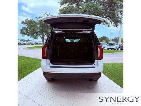 Used 2024 GMC Yukon SLT AWD/4WD image 20