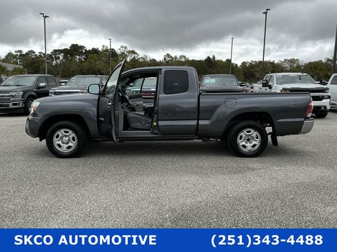 Used 2015 Toyota Tacoma w/ SR5 Package image 31