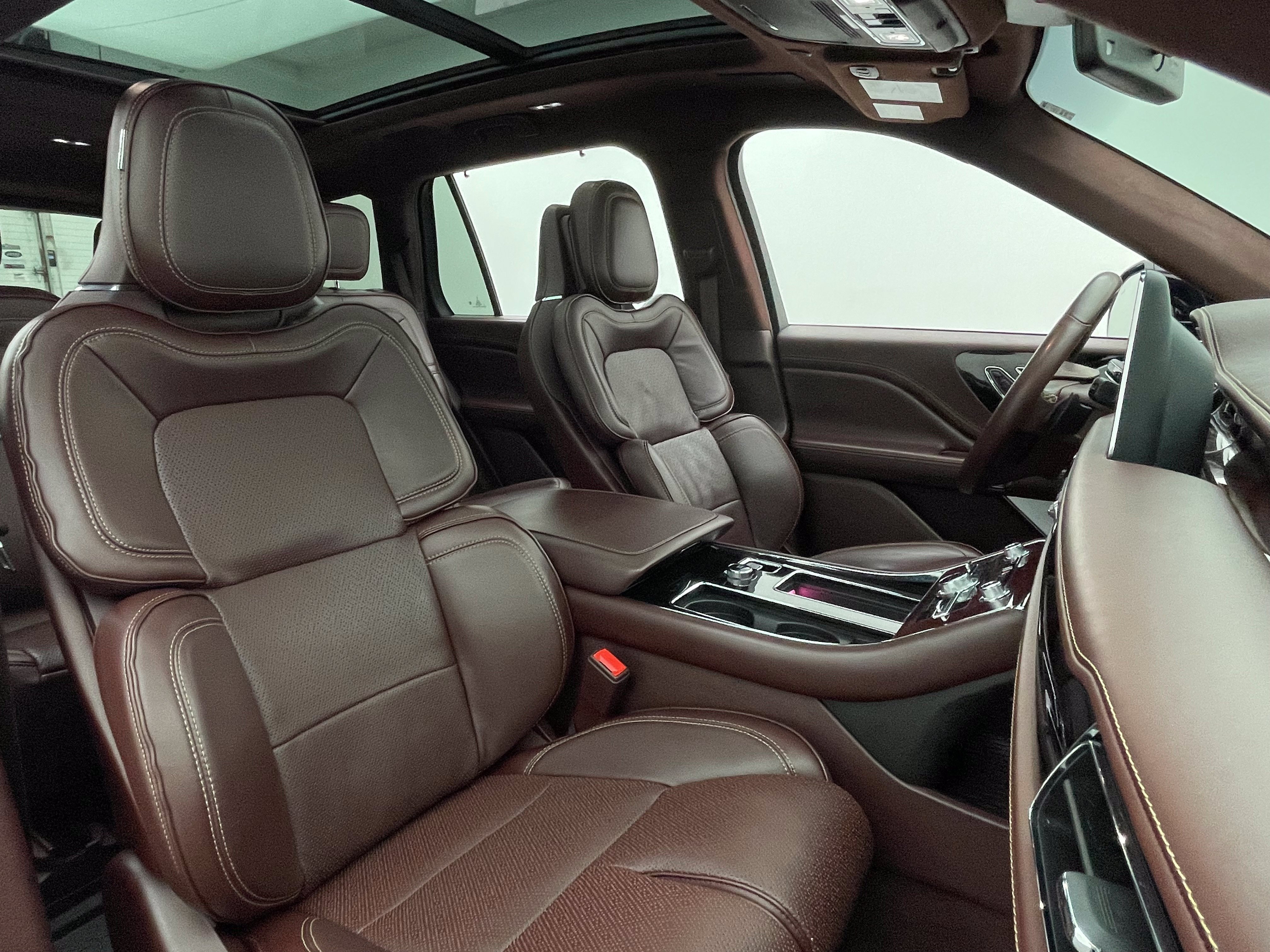 Used 2023 Lincoln Aviator Black Label w/ Dynamic Handling Package AWD/4WD image 38