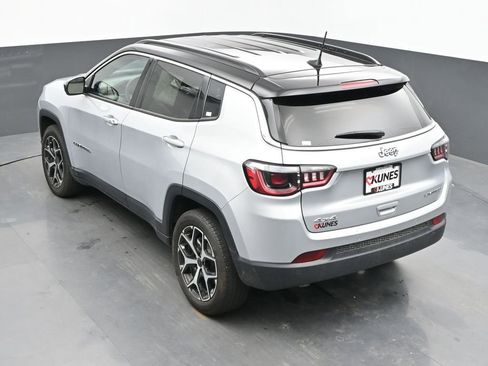 Used 2025 Jeep Compass Limited AWD/4WD image 42