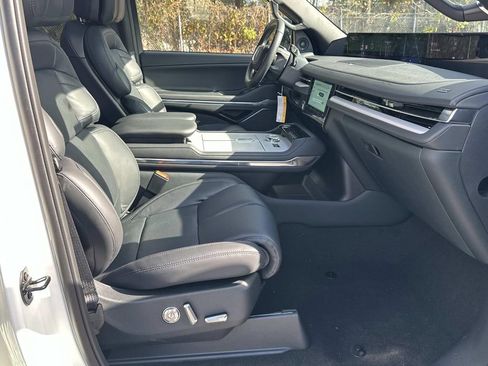 New 2025 Lincoln Navigator L Reserve w/ Jet Appearance Package image 13