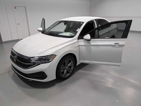 Used 2024 Volkswagen Jetta SE image 16