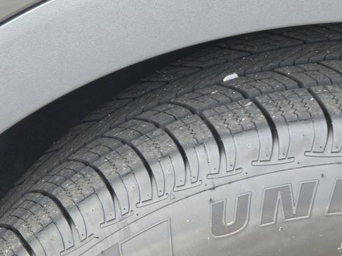 Used 2022 Buick Envision Essence w/ Technology Package I FWD image 28