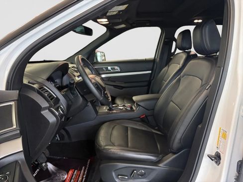 Used 2018 Ford Explorer XLT w/ Equipment Group 202A AWD/4WD image 12