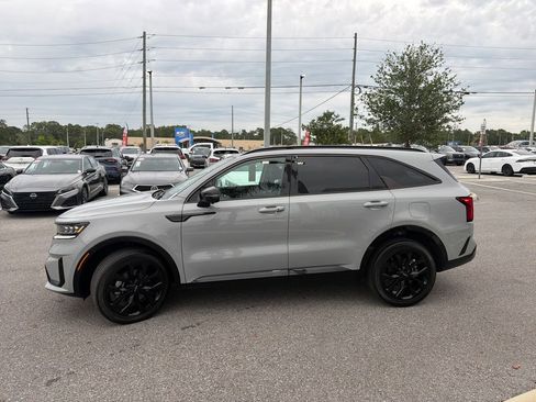 Used 2023 Kia Sorento SX AWD/4WD image 4