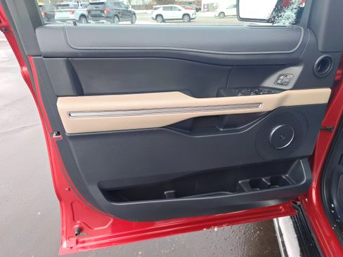 Used 2022 Ford Expedition Limited image 10
