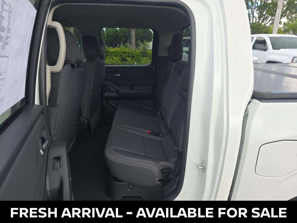 Used 2024 Nissan Frontier SV RWD image 13