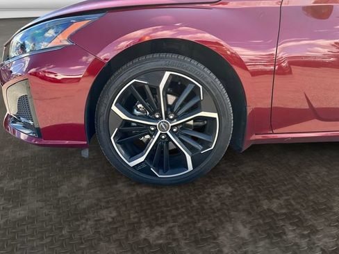 Certified 2024 Nissan Altima 2.5 SR w/ SR Premium Package AWD/4WD image 10
