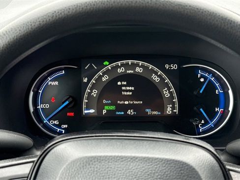 Used 2023 Toyota RAV4 LE image 31