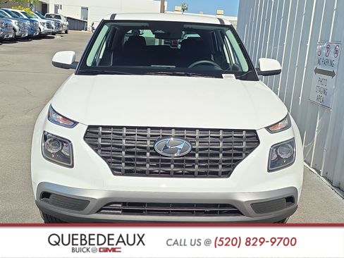 Used 2026 Hyundai Venue SE FWD image 2