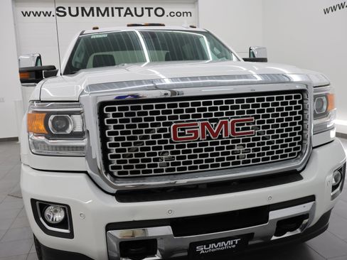 Used 2016 GMC Sierra 2500 Denali w/ Duramax Plus Package AWD/4WD image 19