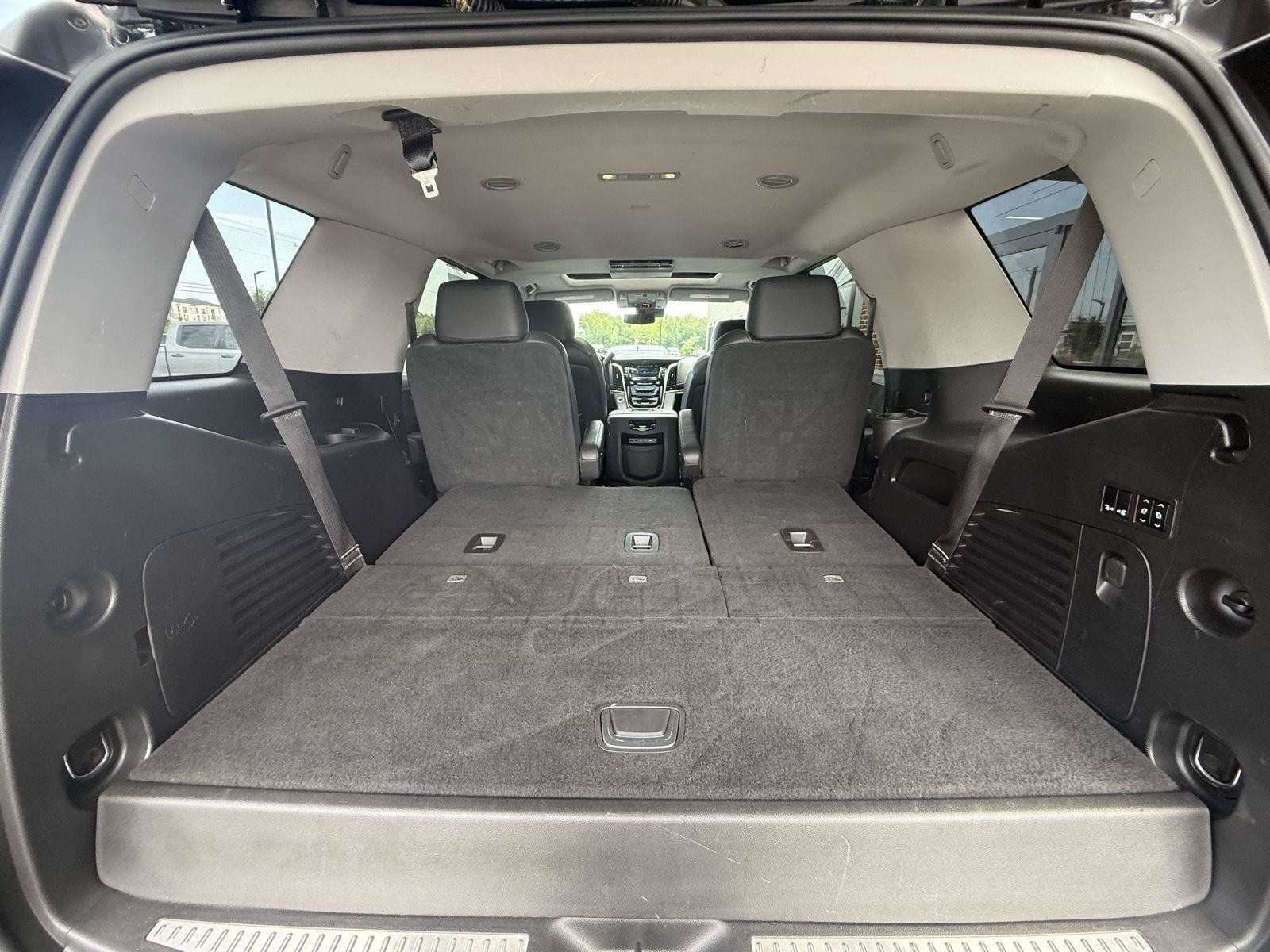 Used 2020 Cadillac Escalade Premium Luxury RWD image 21