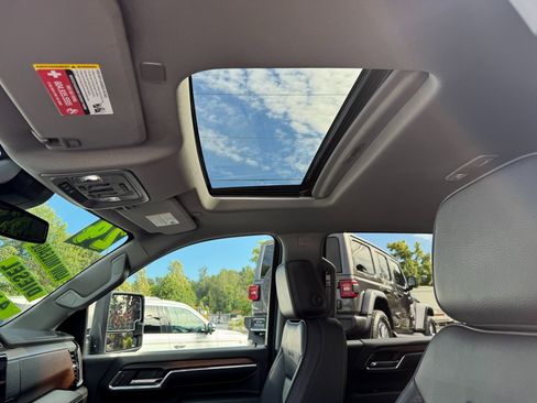 Used 2024 GMC Sierra 3500 Denali image 15