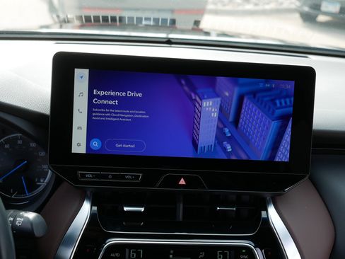 Used 2023 Toyota Venza XLE AWD/4WD image 25