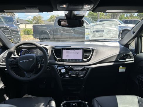 New 2026 Chrysler Pacifica Select image 49