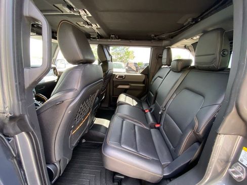 Used 2023 Ford Bronco Badlands w/ Sasquatch Package AWD/4WD image 14