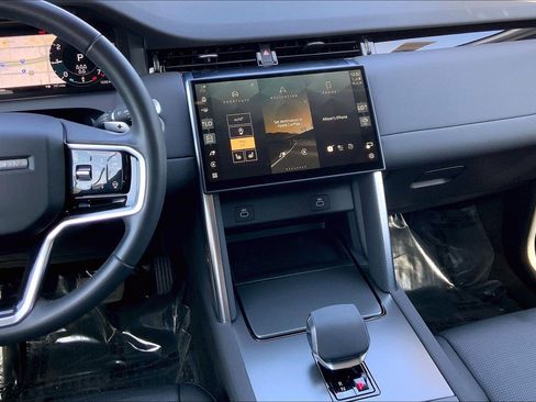 Used 2024 Land Rover Discovery Sport S image 6