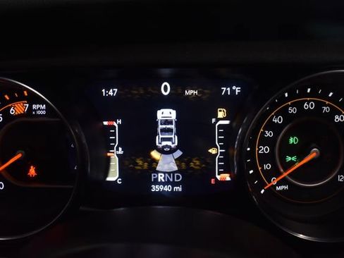 Used 2022 Jeep Wrangler Unlimited Sahara AWD/4WD image 15