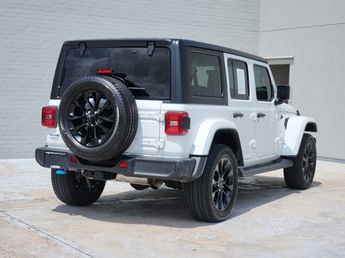Used 2023 Jeep Wrangler Unlimited Sahara w/ Cold Weather Group AWD/4WD image 8