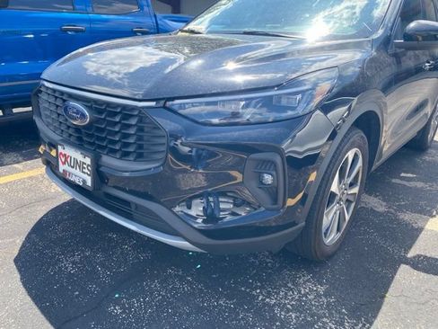 Used 2025 Ford Escape Platinum AWD/4WD image 19