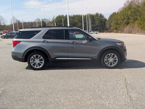 Certified 2023 Ford Explorer XLT w/ Equipment Group 202A image 3