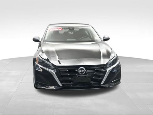 Used 2025 Nissan Altima 2.5 SV FWD image 8