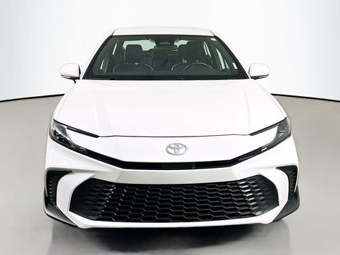 Used 2025 Toyota Camry SE FWD image 2