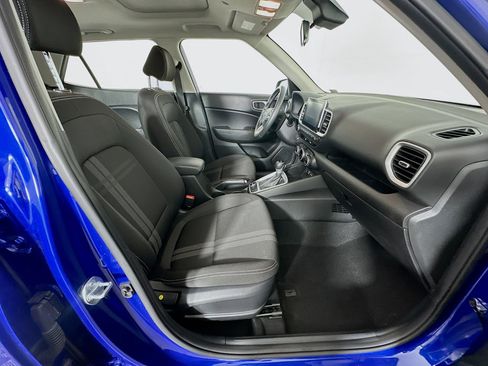 Used 2025 Hyundai Venue SEL image 30