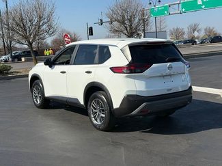 Used 2023 Nissan Rogue S video 3