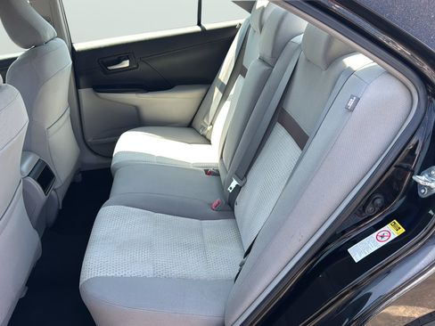 Used 2013 Toyota Camry LE FWD image 32