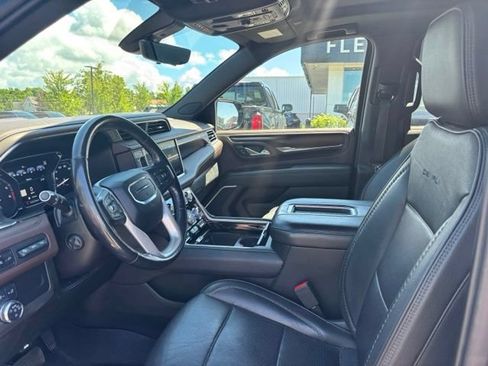 Used 2021 GMC Yukon XL Denali w/ Denali Premium Package AWD/4WD image 10