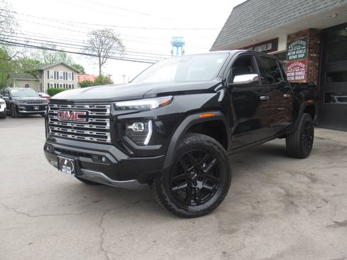 Used 2023 GMC Canyon Denali w/ Denali Black Edition AWD/4WD image 38