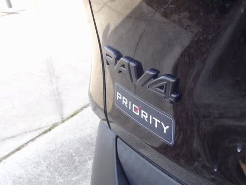 Used 2023 Toyota RAV4 XLE image 17