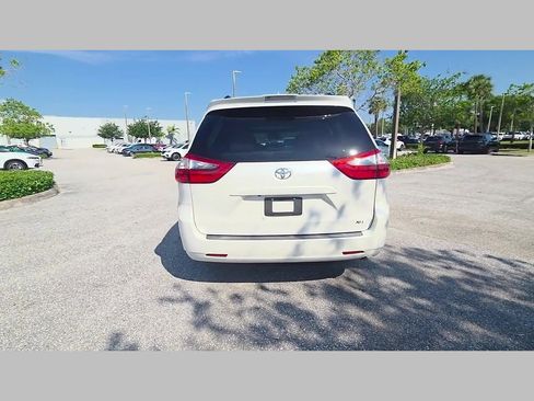 Used 2020 Toyota Sienna XLE FWD image 9