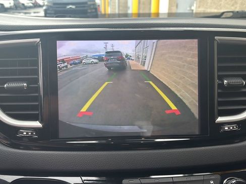 Used 2023 Chrysler Pacifica Touring-L FWD image 15