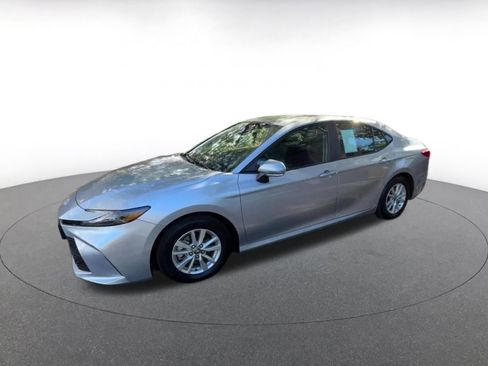 Used 2025 Toyota Camry LE image 8