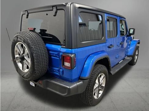 Used 2022 Jeep Wrangler Unlimited Sahara w/ Dual Top Group AWD/4WD image 5