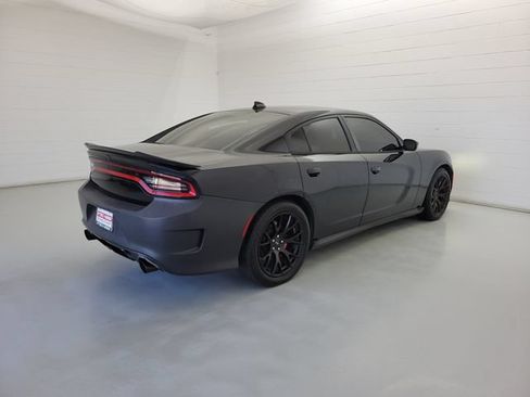Used 2018 Dodge Charger R/T RWD image 5