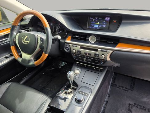 Used 2013 Lexus ES 300h w/ Premium Pkg FWD image 38