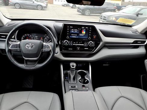 Used 2022 Toyota Highlander XLE image 22