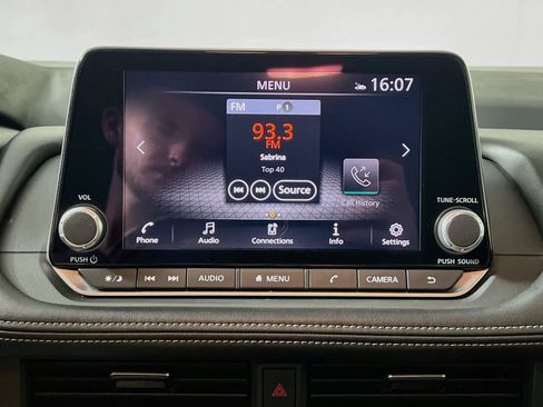 Used 2025 Nissan Rogue SV FWD image 27