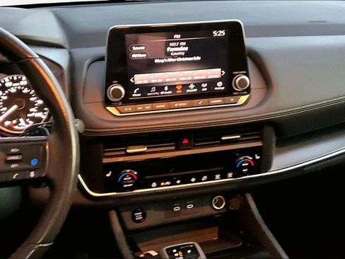 Used 2024 Nissan Rogue SV w/ SV Premium Package image 9